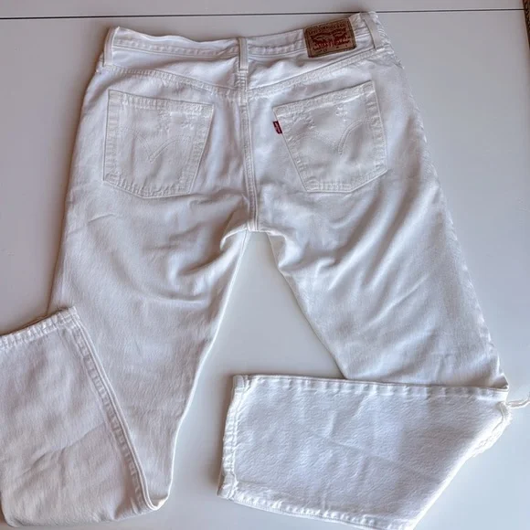 Levi's Customized and Tapered White Distressed jeans - Picture 5 of 11